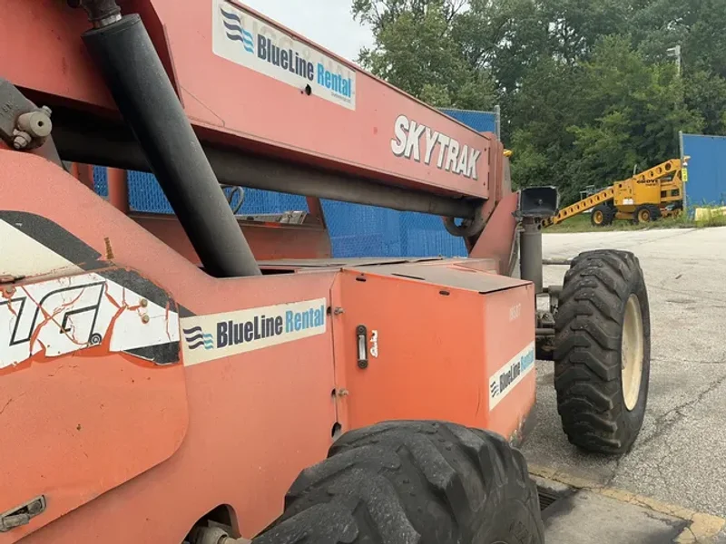 Jlg 6000 Lbs Skytrak Lift - 6042