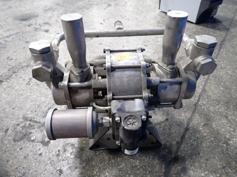 GRACO AIR POWERED S/S PUMP