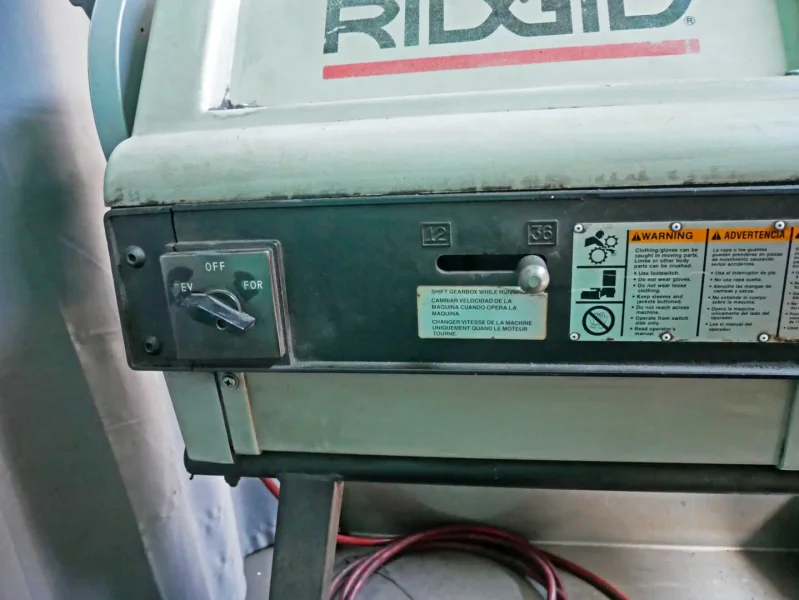 RIDGID 1224 Pipe Threader - Heavy-Duty Self-Opening Clamp