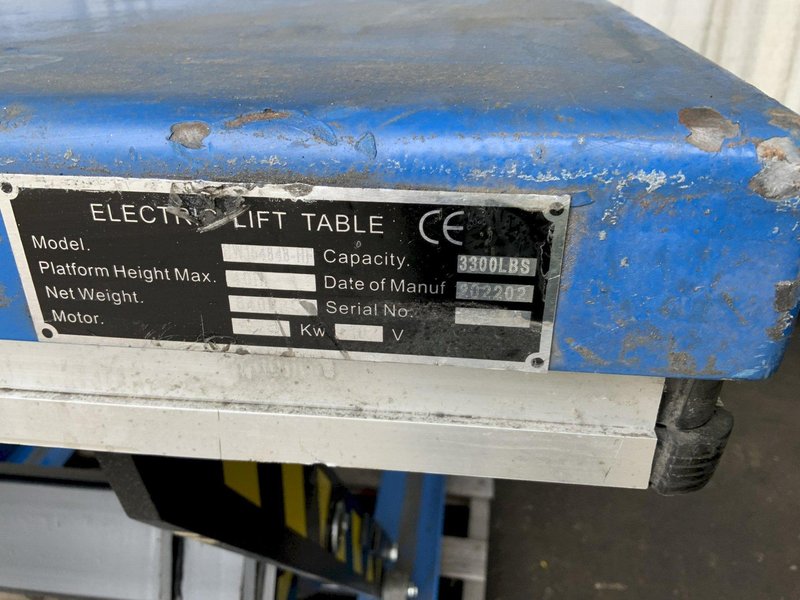 3300 LB GLOBAL INDUSTRIAL HYDRAULIC SCISSOR LIFT TABLE: STOCK #81180