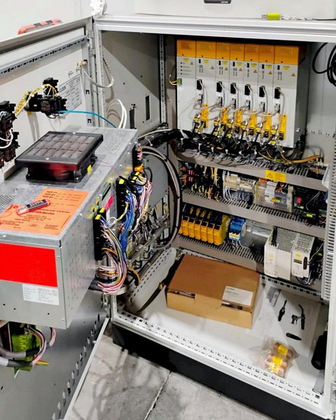 Cloos CS-30 Robotic Welding Cell