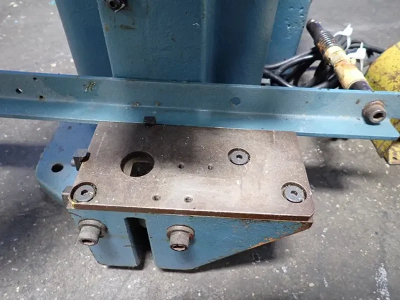 AMP BENCH PUNCH  -  565435-5
