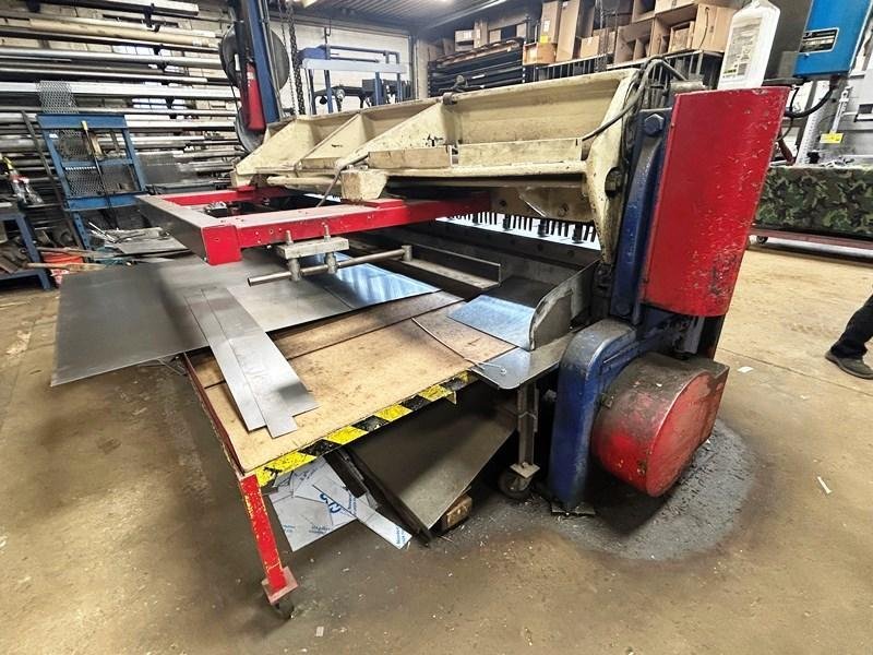 10GA. X 10' WYSONG MODEL 1010-RD MECHANICAL SHEAR