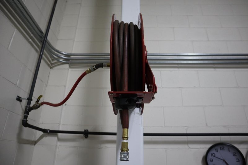 Tekton Air Hose and Reel, Wall Mount- Auction Item