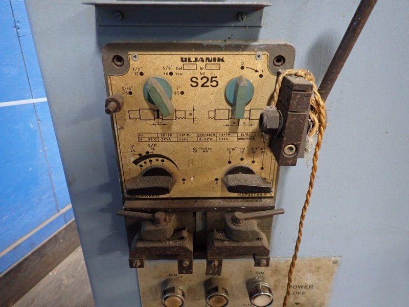 DAKE JOHNSON 40" VERTICAL BAND SAW  -  VH-40