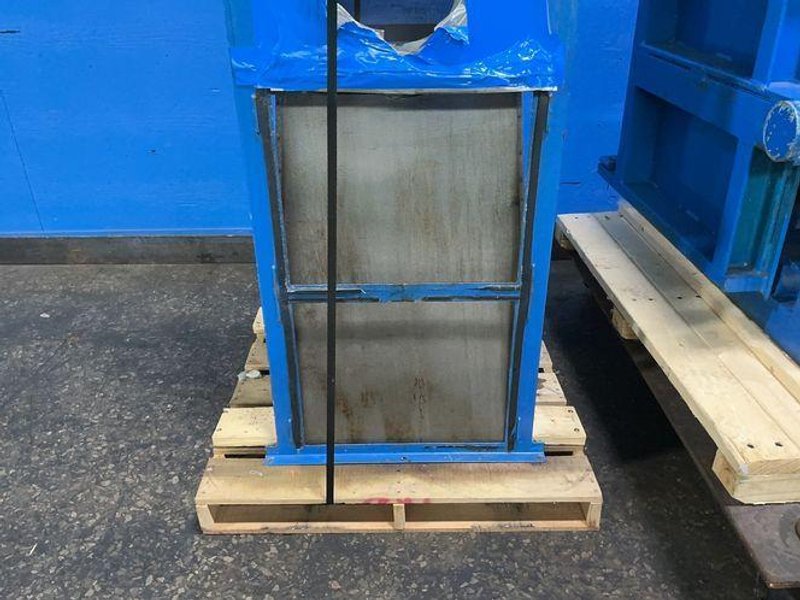 BALEMASTER 28” X 104” X 72” BALER
