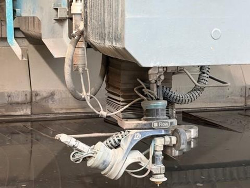 6′ x 12′ Flow Mach4 4020B Waterjet, 2011 – 90,000 PSI, 5-Axis Cutting Head