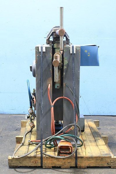 30 KVA AMERICAN INDUSTRIAL ROCKER TYPE SPOT WELDER MODEL AR 33-24