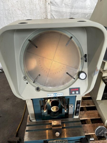 DELTRONIC DH14-MPC OPTICAL COMPARATOR. STOCK # 0524423