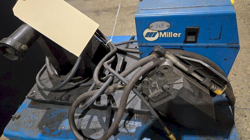 MILLER CP-302 MIG WELDER WITH 60 SERIES 24V WIRE FEEDER USED