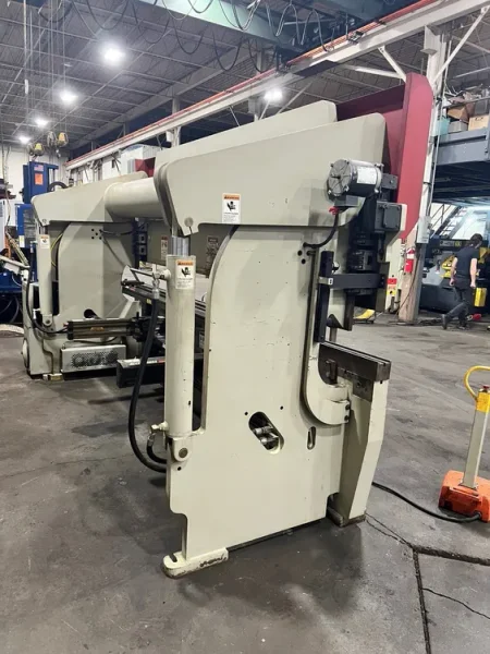 ACCURPRESS MODEL ADVANTAGE 130 TON X 12' HYDRAULIC 2-AXIS CNC PRESS BRAKE