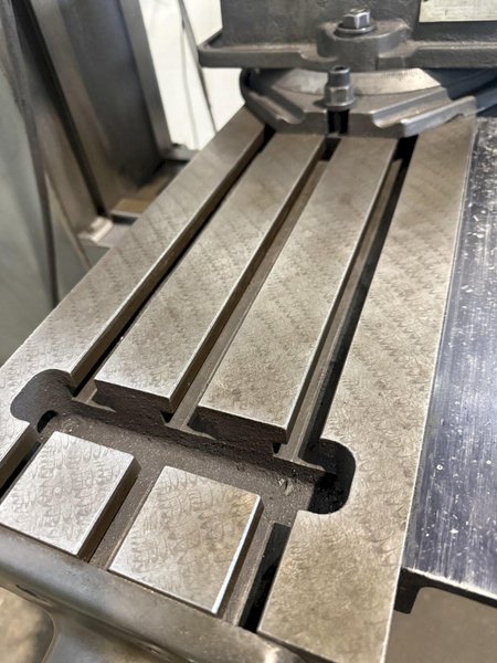 2 HP BRIDGEPORT SERIES 1 VERTICAL KNEE MILL. STOCK # 0222226