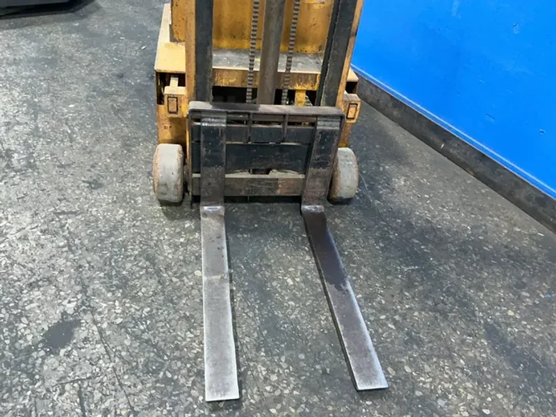 BIG JOE 2000 LBS ELECTRIC WALK BEHIND FORKLIFT  -  PDCM 20-106