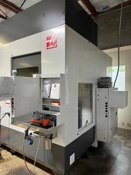 Haas UMC-750 5-Axis VMC, 2022 – 30” Travels, 15K Spindle, 50+1 Tools, TSC &amp; Chip Conveyor (2)