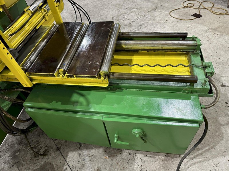 10" X 17" WF WELLS MODEL #W-10-2U AUTOMATIC HORIZONTAL DUAL POST BAND SAW: STOCK #21759