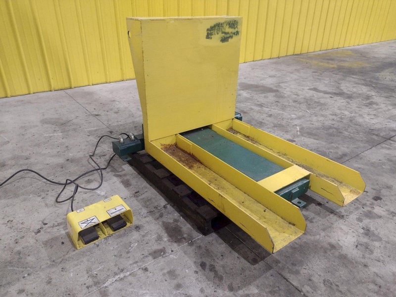 4,000 LBS X 30&quot; X 40&quot; SOUTHWORTH HYDRAULIC PALLET TIPPER / UPENDER, 110V SINGLE PHASE: STOCK #22329