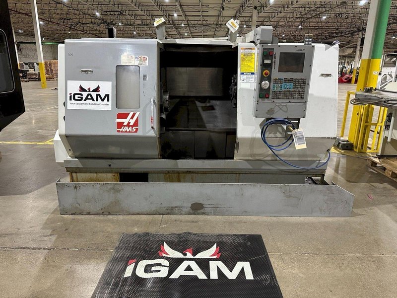 2005 HAAS SL-30T CNC LATHE WITH HENNING CHIP CONVEYOR USED