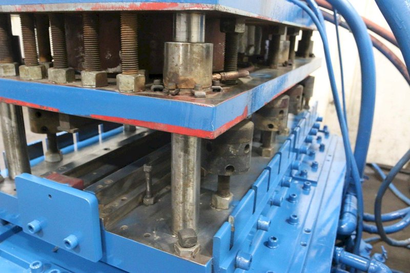 30 TON PNEUMATIC 6-POST PNEUMATIC INLINE PREPUNCH PRESS: STOCK #68646