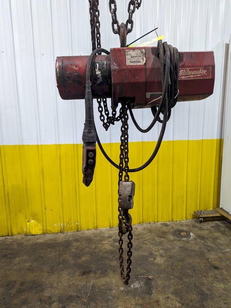 2 TON MILWAUKEE MODEL #9573 ELECTRIC CHAIN HOIST 110V SINGLE PHASE: STOCK #19859