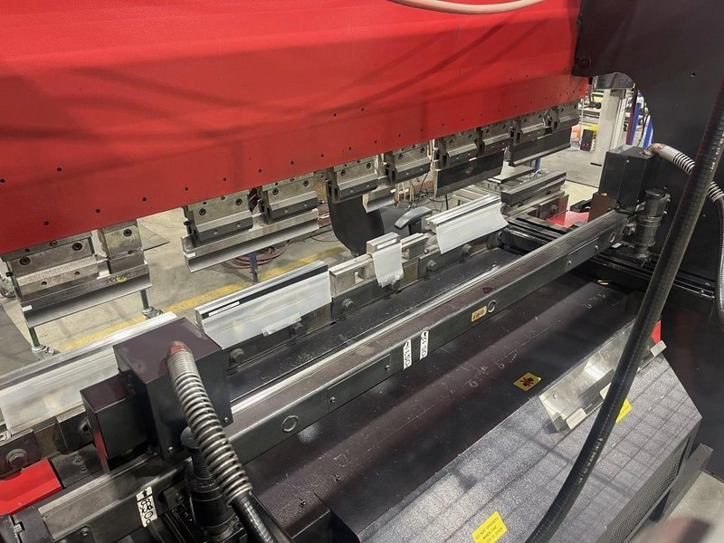 80 Ton x 8′ Amada FBD-8025FS, 1999 – NC-9 Control