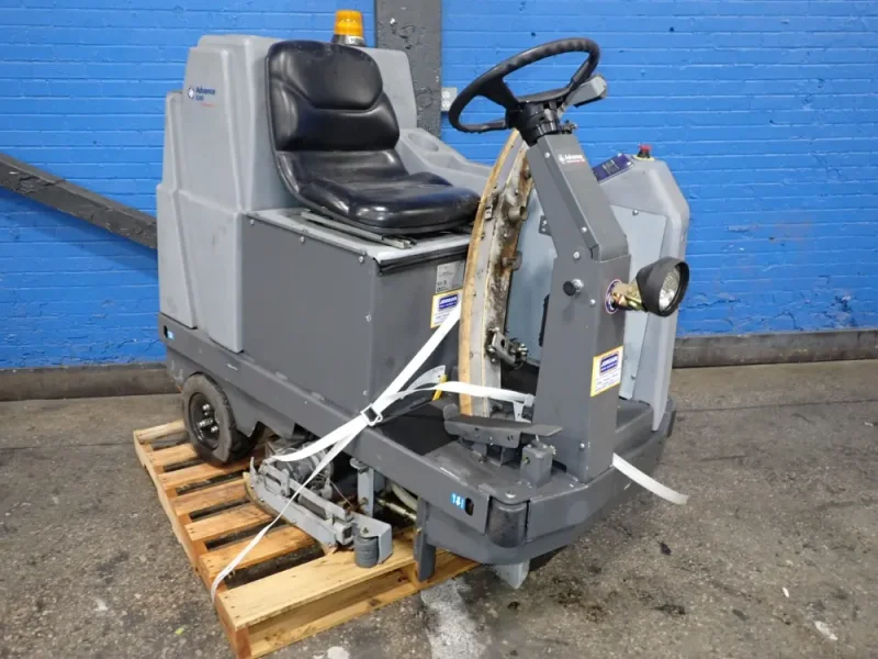 ADVANCE 40" FLOOR SCRUBBER  -  3200C