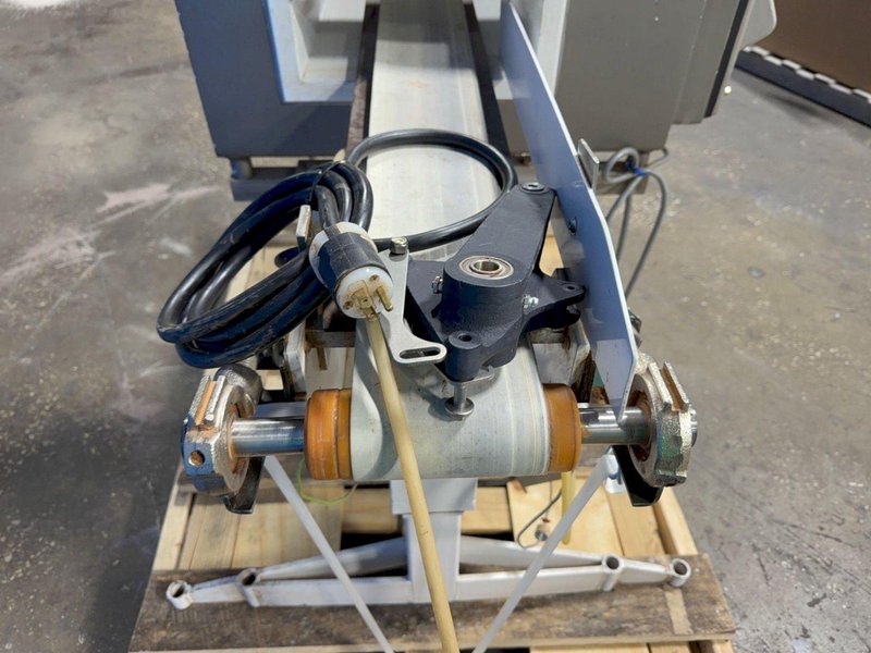 GORING KERR 12” X 4” OPENING METAL DETECTOR