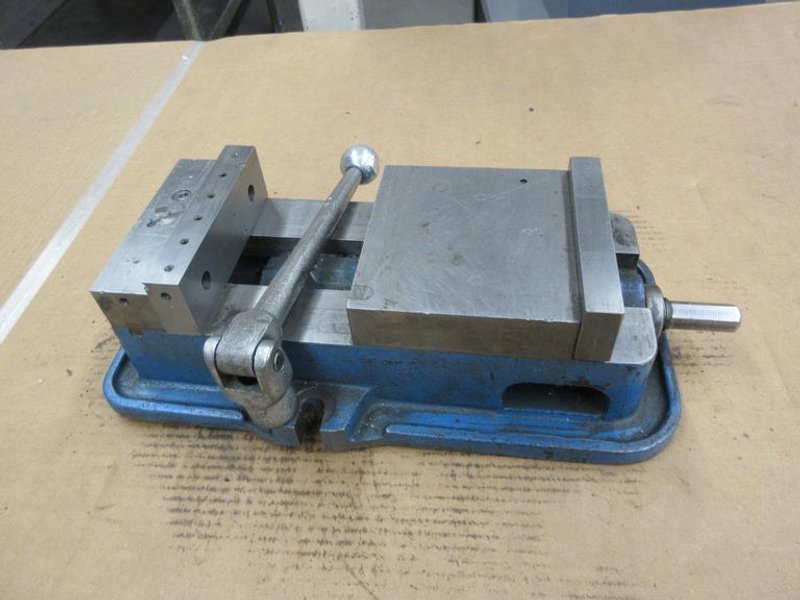Kurt D-60 6&quot; Machine Vise with Hard Jaws and Handle- Auction Item