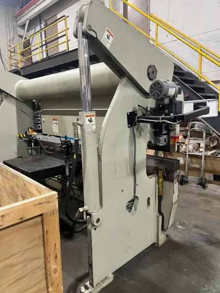 USED ACCURPRESS 130 TON X 10' HYDRAULIC CNC PRESS BRAKE MODEL 713010 Year: 2000