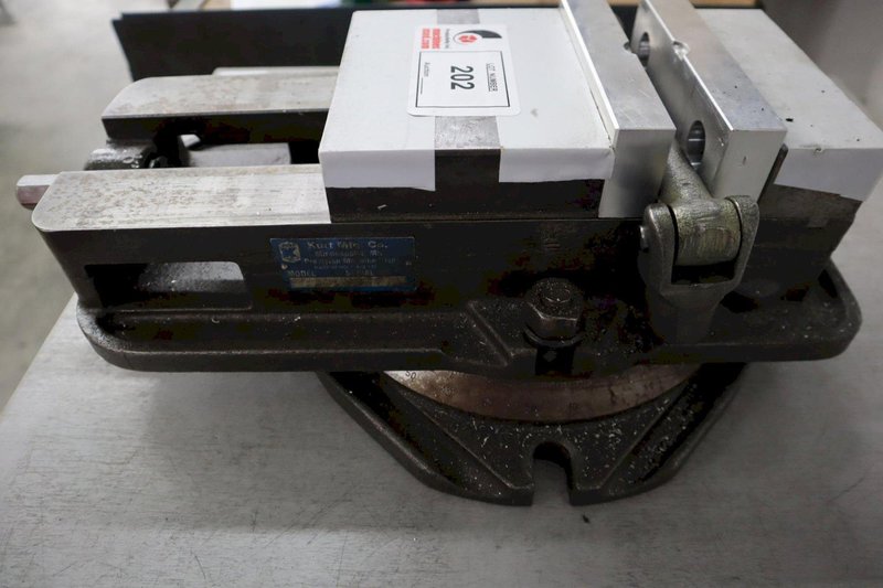 Kurt D-675 6" Machine Vise with Swivel Base, Aluminum Soft Jaws and Handle- Auction Item