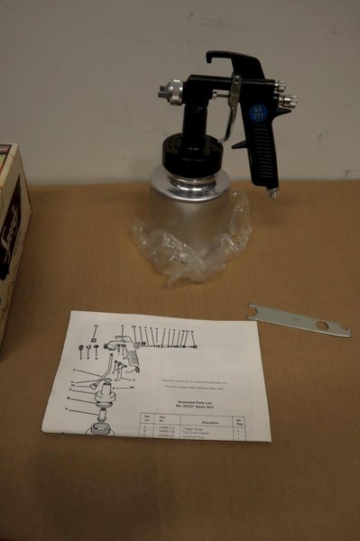 W.R. Brown Inc. SG331 Speedy Pneumatic Heavy Duty 3 Way Spray Gun, ***NEW IN BOX***- Auction Item