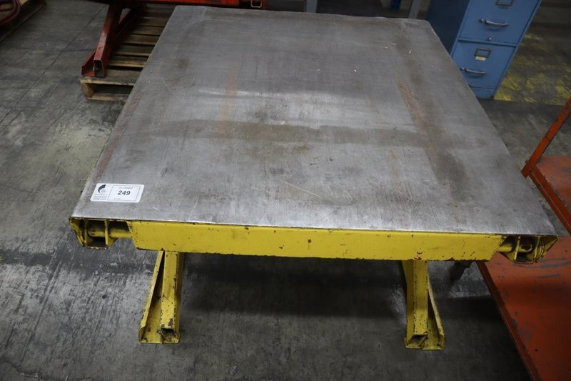 Scissor Table, Adjustable Height, 4,000 Lb Capacity, 40&quot; x 42&quot; Surface- Auction Item