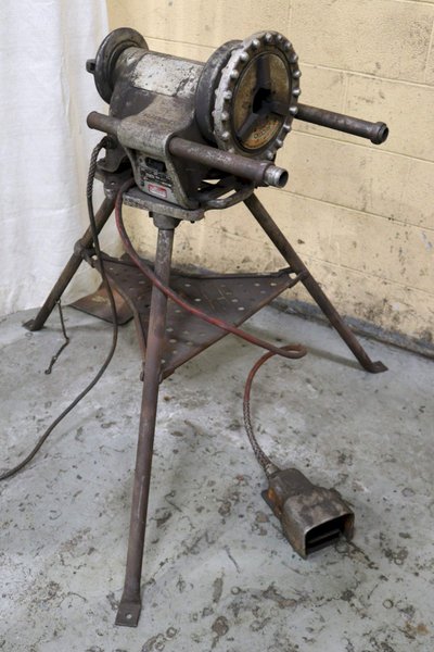 RIDGID MODEL #300 PIPE THREADER: STOCK #72236