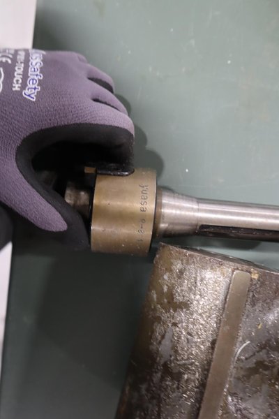 Assorted R8 Facemill &amp; Arbors, Plus Bridgeport 90 Deg Right Angle Milling Head- Auction Item
