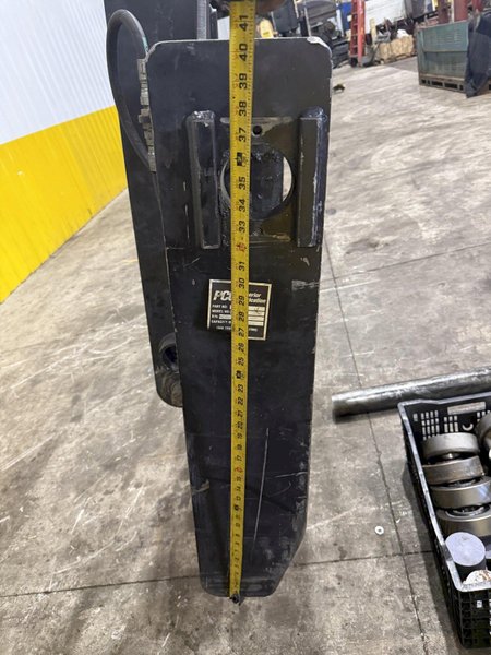 30,000 LBS SUPERIOR FAB MODEL #98-105-617 FORKLIFT MAST: YOBRO #23993