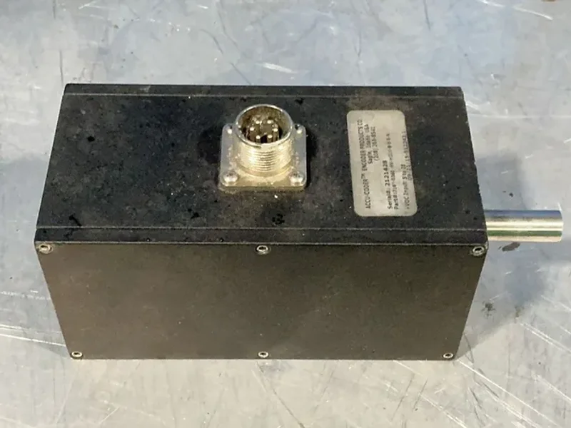 ACCU-CODER INCREMETNAL SHAFT ENCODER  -  716*-0360-HV-HD10-8-S-S-N
