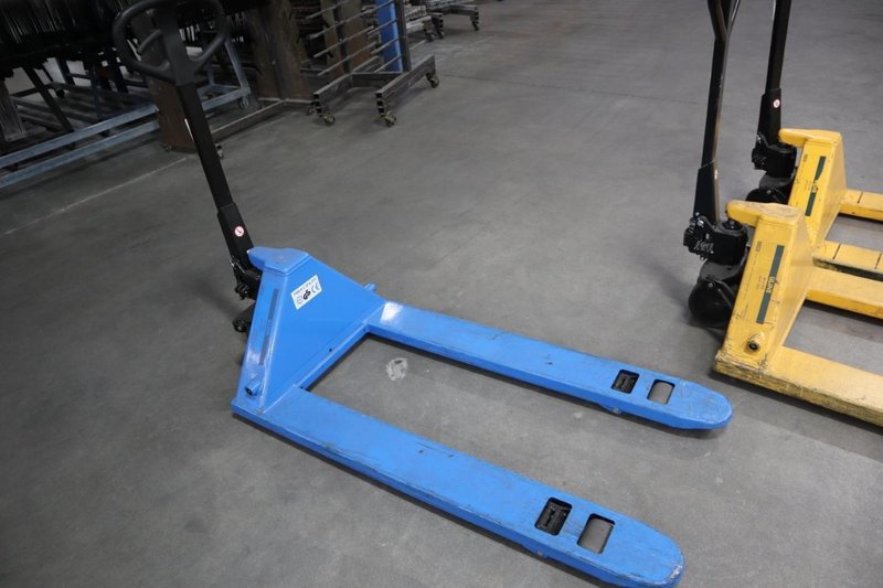 Pallet Jack Uline H-1483, 5500 LB Capacity 27" Fork Width 48" Fork Length- Auction Item