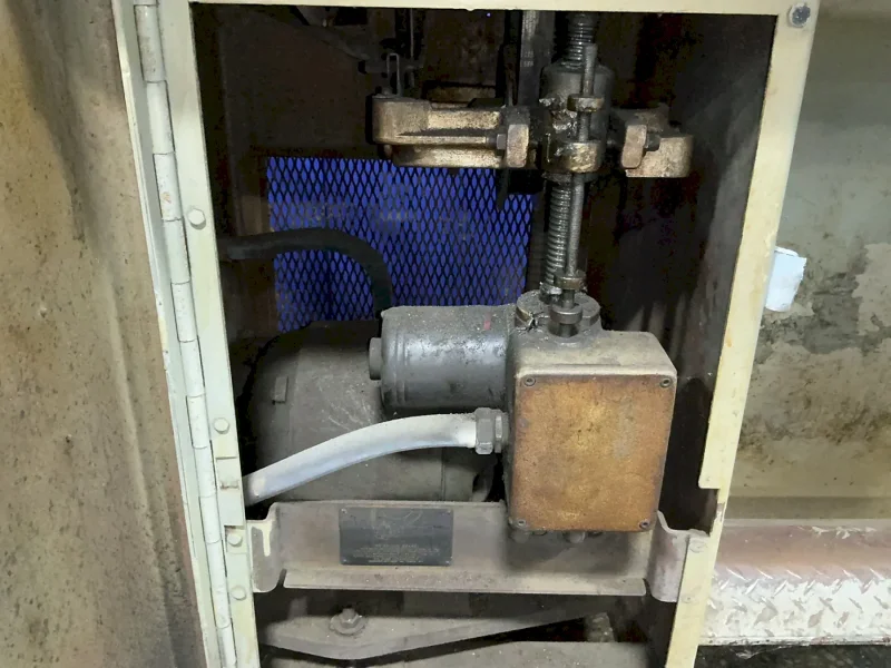HARDINGE 9” X 26” LATHE  -  DV59