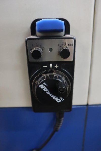 Daewoo Doosan 320/40 CNC Vertical Machining Center with 2 Station Pallet Changer, 12,000 RPM Spindle, 14 Station Rotary Turret, Chip Conveyor- Auction Item