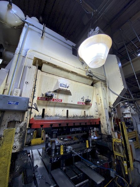 250 TON BLISS SSDC HP2-250-60-42, 8" STR, 18" SH, 4" ADJ, 60" LR X 42" FB BA, 25-100 SPM VARI, 1973