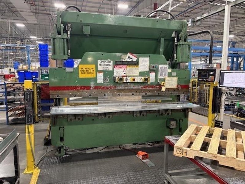 135 Ton x 10′ Cincinnati 135 CBX8 CNC Hydraulic Press Brake, 1990 – Tooling Included
