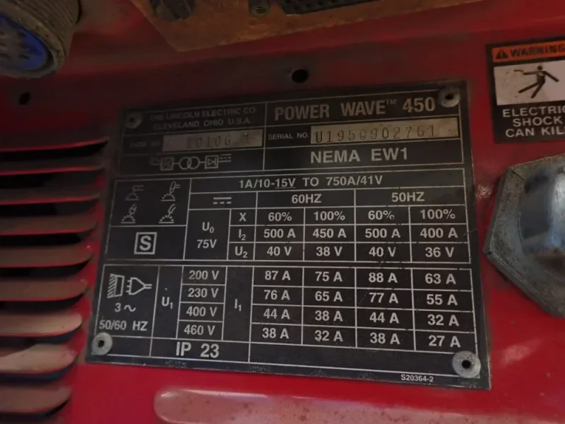 LINCOLN 450 A WELDER  -  POWER WAVE 450