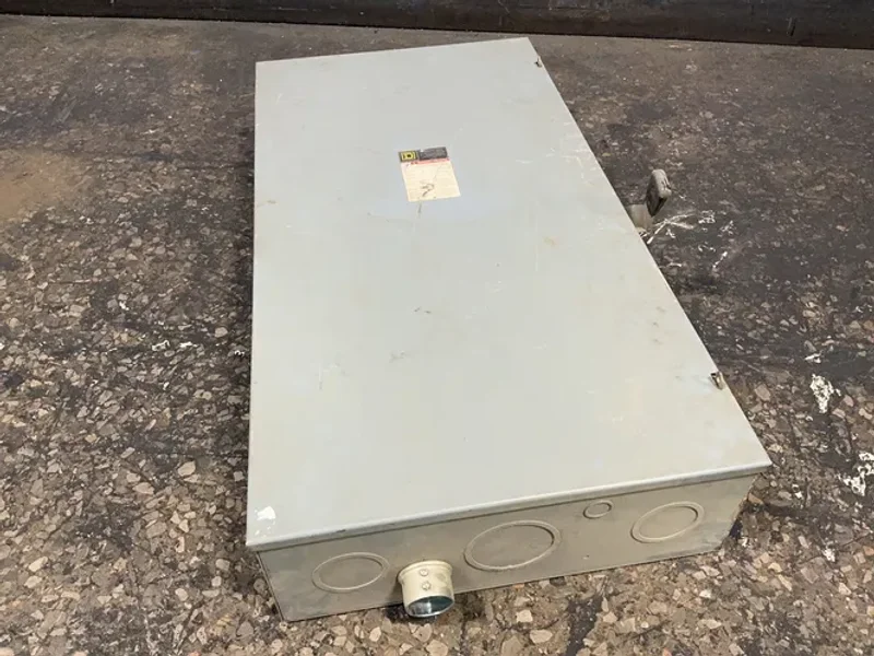 SQUARE D 400 A / 240 V GENERAL DUTY FUSIBLE SAFETY SWITCH  -  D325N