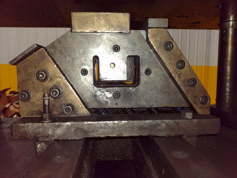 20 TON AIRAM PNEUMATIC 4 POST CUTOFF PRESS: YOBRO #24842