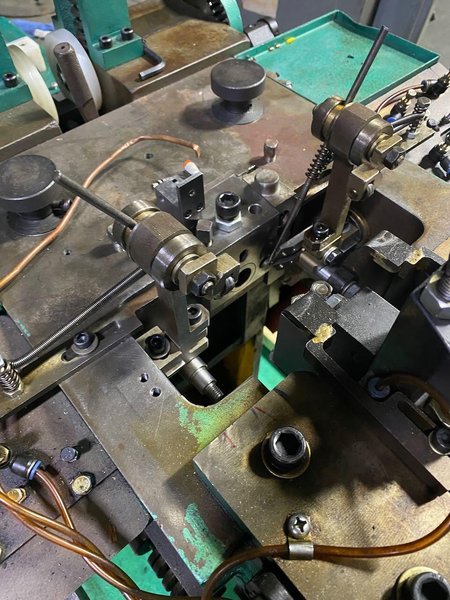 1/8&quot; Shanghai Wuling Model SD-30 Bi-Metal Contact Heading Machine