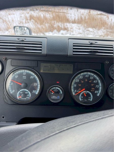 2015 Freightliner Cascadia Day Cab LNG – Cummins ISX12 G 400 HP, 10 Speed, Natural Gas Tractor