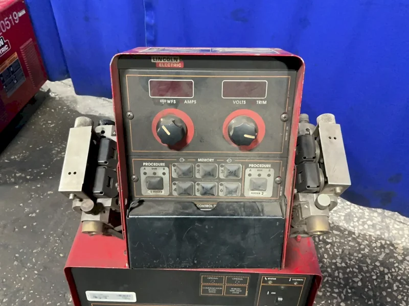 LINCOLN ELECTRIC 82 A MIG WELDER  -  455M POWER WAVE