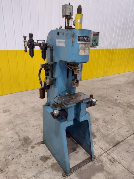 5.5 TON AIR HYDRAULICS MODEL #C-300 PNEUMATIC PRESS 6" STROKE: STOCK #20660