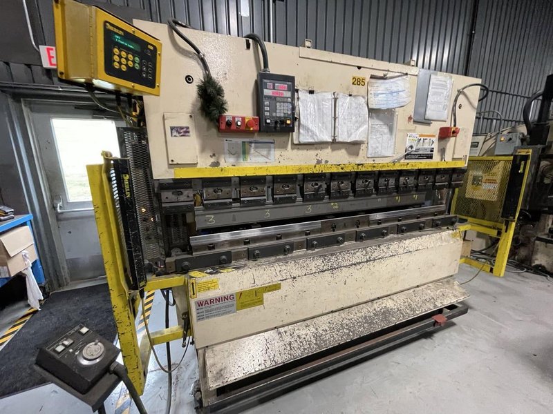 80 Ton x 8′ Amada RG 8024LD Press Brake, 2000 – Backgauge, Tooling