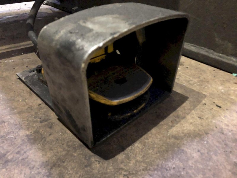 30 TON X 10' HTC MODEL #830GS HYDRAULIC PRESS FLANGED BED PUNCH BRAKE: STOCK 16953