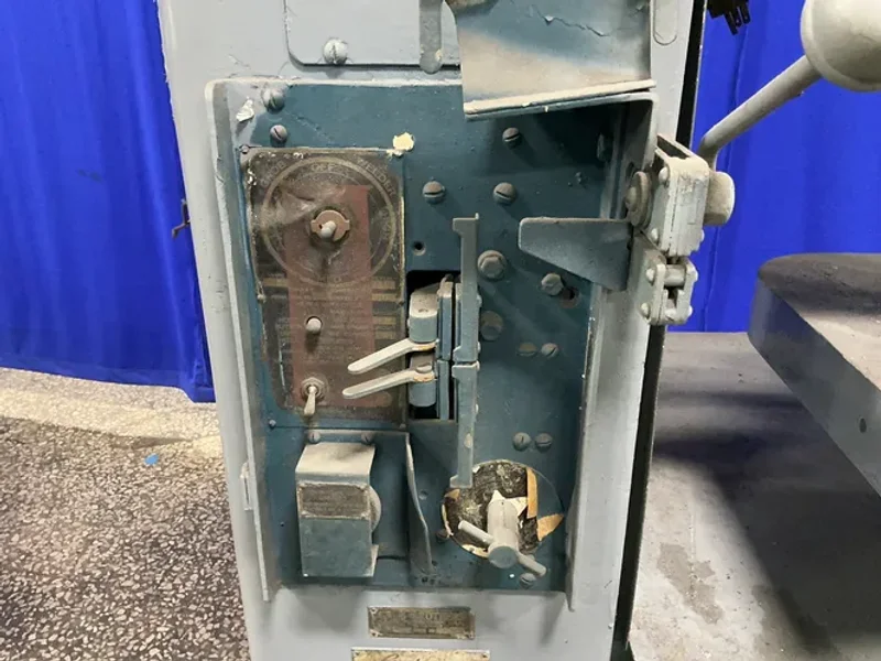 GROB 18” VERTICAL BAND SAW  -  NS18